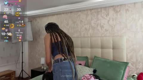 _sharlotte777 online show from December 16, 2025, 2:11 pm