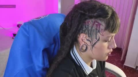 _sharlotte777 online show from March 5, 2026, 3:19 pm