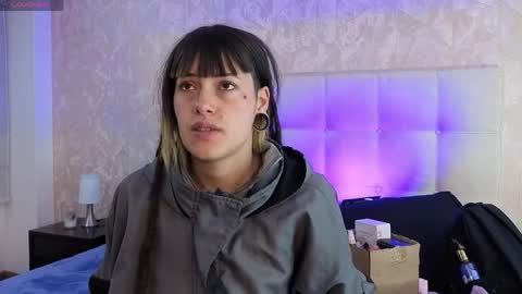 _sharlotte777 online show from May 5, 2026, 12:57 pm