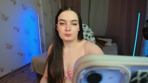  Shy Jenny  online show from May 14, 2026, 1:01 am