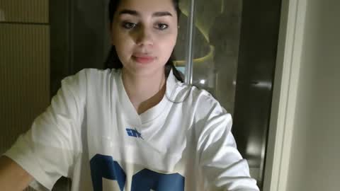 _shynikki online show from May 3, 2026, 4:40 am