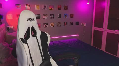 NATHANPVT IS OPEN online show from December 1, 2024, 4:29 pm