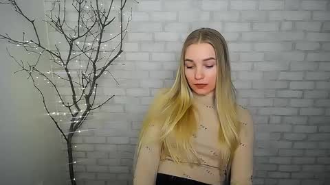 Snapshot of _snow_queen__ chatting on March 3, 2025, 5:18 pm Rachel online show from March 3, 2025, 5:18 pm