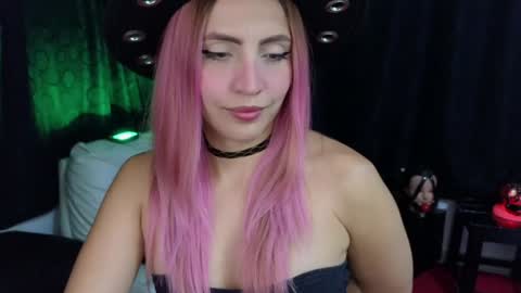 Snapshot of _sofiapink chatting on January 15, 2025, 11:40 pm Sofia online show from January 15, 2025, 11:40 pm