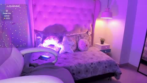Sophie  online show from May 8, 2026, 3:06 pm