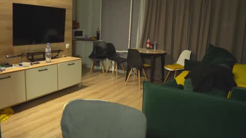 OLIVERpvt is open online show from January 8, 2025, 3:08 am