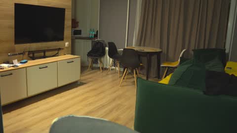 OLIVERpvt is open online show from January 14, 2025, 1:06 pm