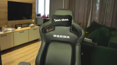 OLIVERpvt is open online show from September 12, 2025, 2:17 pm