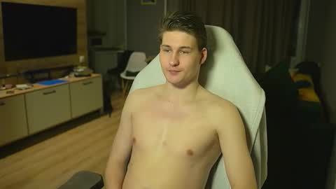 OLIVERpvt is open online show from December 1, 2025, 12:21 pm