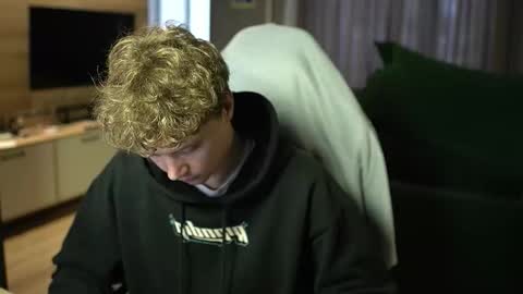 OLIVERpvt is open online show from February 6, 2026, 12:08 pm