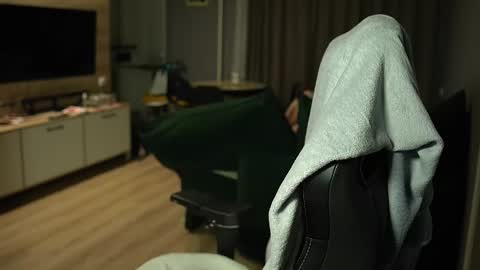 OLIVERpvt is open online show from February 8, 2026, 3:10 am