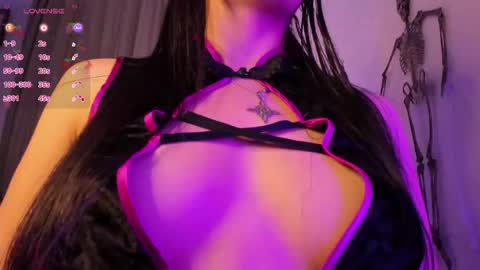 Snapshot of _strawberrycream chatting on October 4, 2025, 5:00 pm Angela   online show from October 4, 2025, 5:00 pm