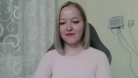 _sweet_smile_ online show from September 12, 2025, 8:20 pm