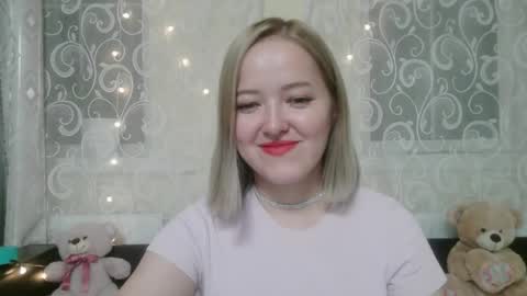 _sweet_smile_ online show from September 13, 2025, 8:19 pm