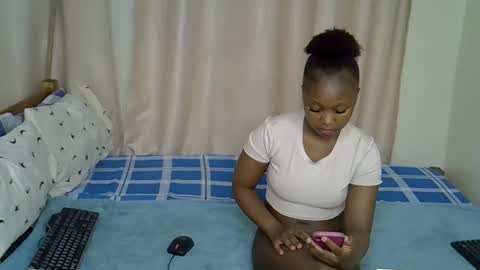 Snapshot of _sweetums chatting on September 30, 2025, 10:48 pm Rosy Steph online show from September 30, 2025, 10:48 pm