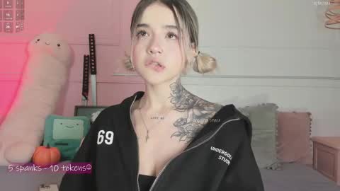 Snapshot of _tammarra_ chatting on October 21, 2025, 10:32 pm _tammarra_ online show from October 21, 2025, 10:32 pm