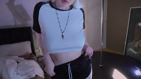 Snapshot of _that_witch_ chatting on April 11, 2026, 7:45 am MIRA online show from April 11, 2026, 7:45 am