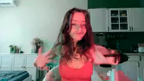 Mia online show from March 19, 2026, 2:43 pm