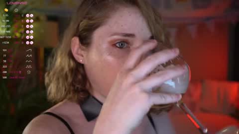 Snapshot of _the_sun_ chatting on October 3, 2025, 7:44 pm Evi online show from October 3, 2025, 7:44 pm