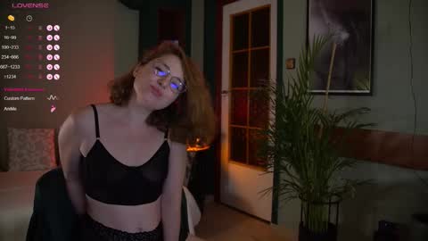 Snapshot of _the_sun_ chatting on October 17, 2025, 11:18 pm Evi online show from October 17, 2025, 11:18 pm