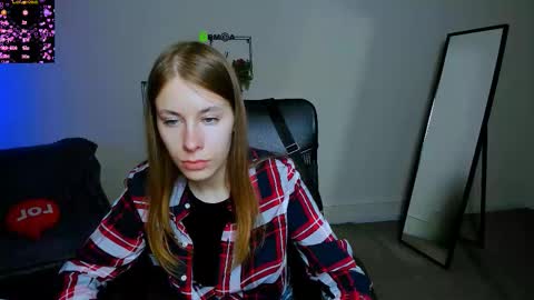 Snapshot of _tiana_moon chatting on September 18, 2025, 5:20 am _tiana_moon online show from September 18, 2025, 5:20 am
