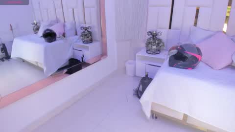 Snapshot of _tinyrousse_ chatting on September 15, 2025, 7:14 pm Rousse  online show from September 15, 2025, 7:14 pm