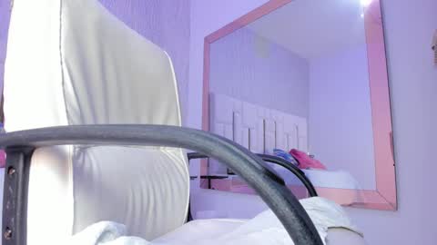 Snapshot of _tinyrousse_ chatting on October 4, 2025, 7:01 pm Rousse  online show from October 4, 2025, 7:01 pm