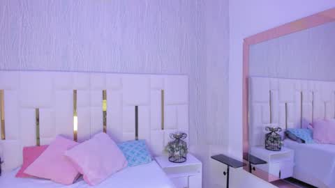 Snapshot of _tinyrousse_ chatting on October 5, 2025, 7:01 pm Rousse  online show from October 5, 2025, 7:01 pm