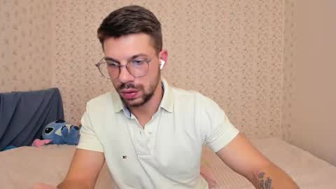 Tony Wolf online show from December 18, 2025, 9:43 pm