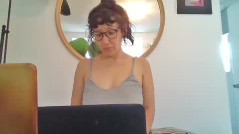 _tutti_frutti_ online show from May 8, 2026, 9:09 pm