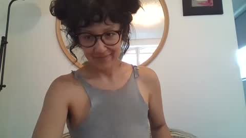 _tutti_frutti_ online show from June 9, 2026, 10:10 pm