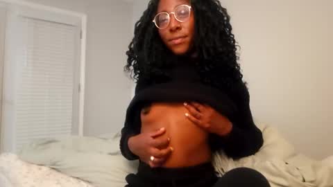  twiddleree  online show from November 20, 2025, 2:34 am