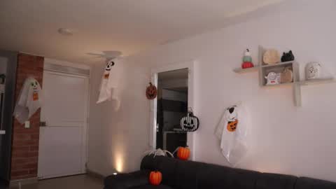 Anastasia Vahos online show from October 30, 2025, 5:13 pm