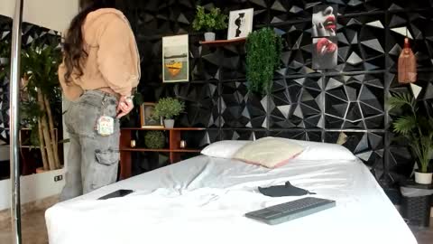 Snapshot of _valentina_69 chatting on October 17, 2025, 2:19 pm _valentina_69 online show from October 17, 2025, 2:19 pm