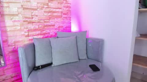 _valeria_saenz_ online show from January 12, 2026, 8:14 pm