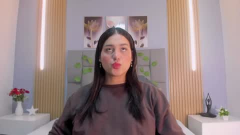 _valerycooper online show from April 18, 2026, 11:36 am