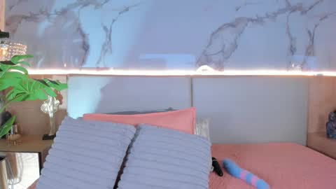 Snapshot of _valeryysmith_ chatting on February 17, 2026, 3:36 am Valery online show from February 17, 2026, 3:36 am