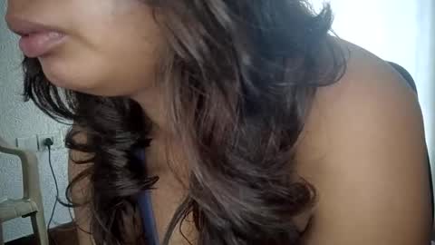 _vanshika_0 online show from September 15, 2025, 8:03 am