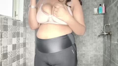 _vanshika_0 online show from November 1, 2025, 11:45 am