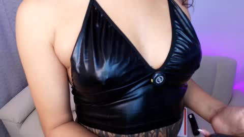 _velka_ online show from December 17, 2025, 2:28 am