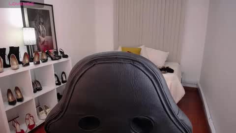 Snapshot of _victoria_collins chatting on December 4, 2024, 4:05 pm Sol online show from December 4, 2024, 4:05 pm