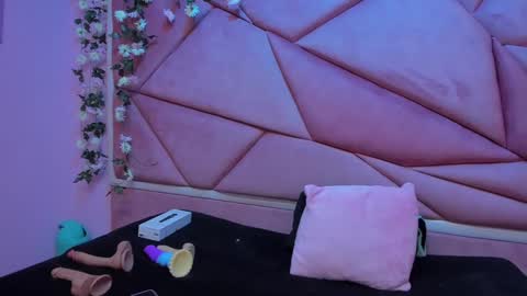 Snapshot of _victoriaboobs chatting on November 5, 2025, 8:20 pm _victoriaboobs online show from November 5, 2025, 8:20 pm