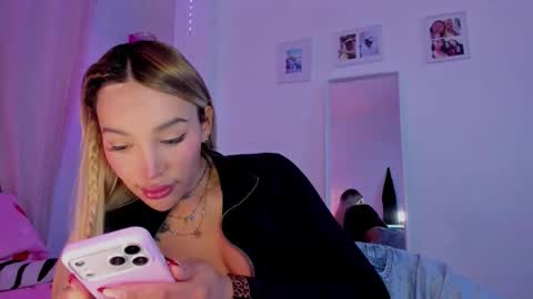 Snapshot of _viioletweekend_ chatting on January 10, 2026, 7:26 pm online show from January 10, 2026, 7:26 pm