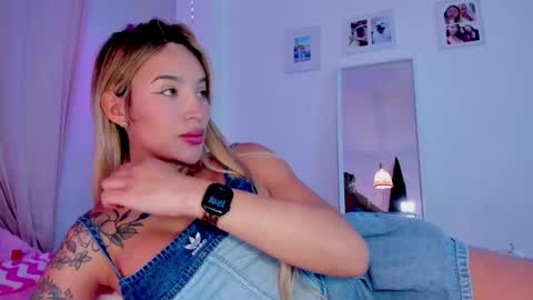 Snapshot of _viioletweekend_ chatting on January 15, 2026, 9:51 pm online show from January 15, 2026, 9:51 pm