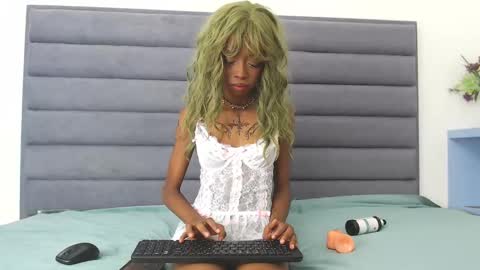 Snapshot of _violet_moon1 chatting on February 22, 2025, 9:59 pm _violet_moon1 online show from February 22, 2025, 9:59 pm