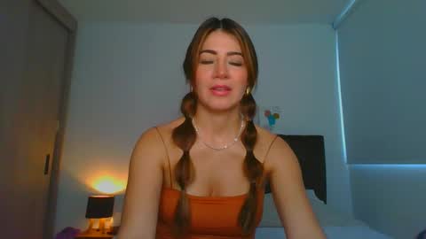 Violeta  online show from March 11, 2025, 9:59 pm