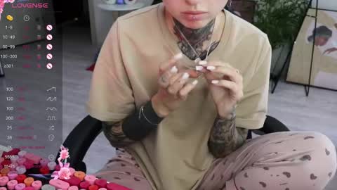 Snapshot of _viv1an_ chatting on September 20, 2025, 10:49 am Alis online show from September 20, 2025, 10:49 am