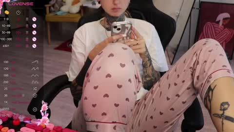 Snapshot of _viv1an_ chatting on September 26, 2025, 9:13 am Alis online show from September 26, 2025, 9:13 am