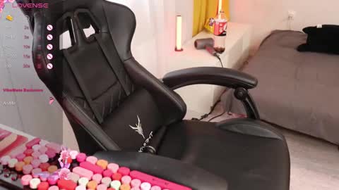 Snapshot of _viv1an_ chatting on October 9, 2025, 6:00 am Alis online show from October 9, 2025, 6:00 am