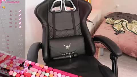 Snapshot of _viv1an_ chatting on October 10, 2025, 12:26 pm Alis online show from October 10, 2025, 12:26 pm